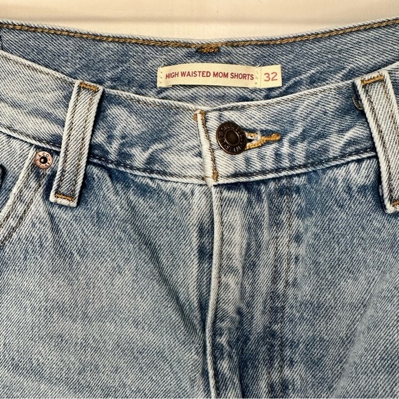 Levi’s High Waisted Mom Shorts women jean shorts size 32 - Picture 5 of 15
